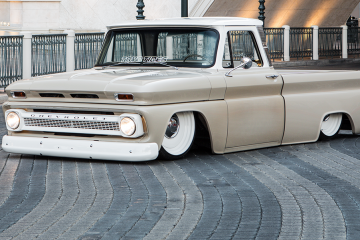 Baige Lowriding C10 with white interior rims