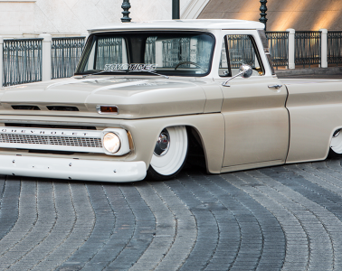 Baige Lowriding C10 with white interior rims