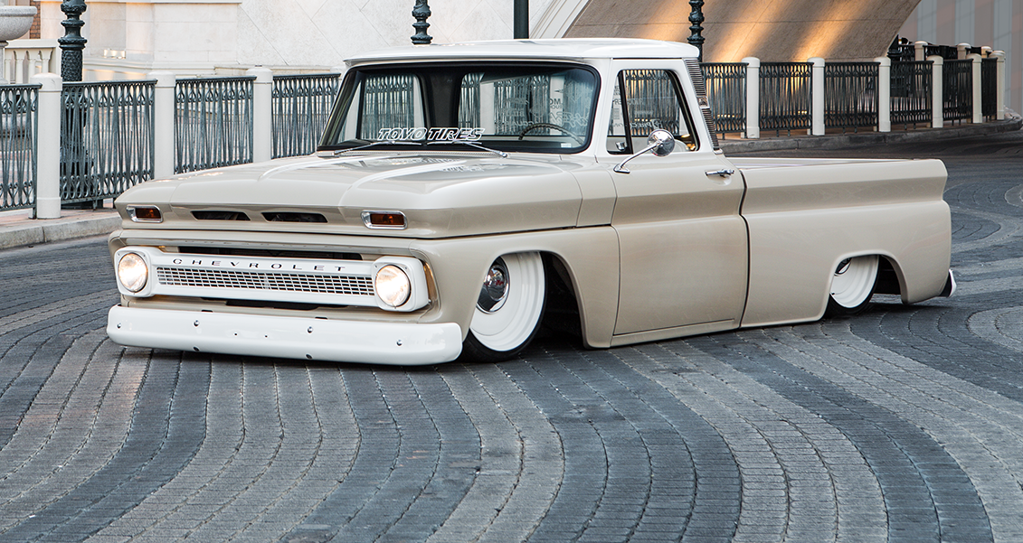 Baige Lowriding C10 with white interior rims