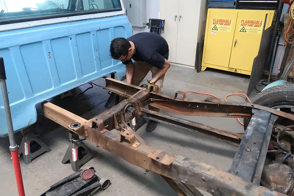The rear part of the frame pulls back relatively easily