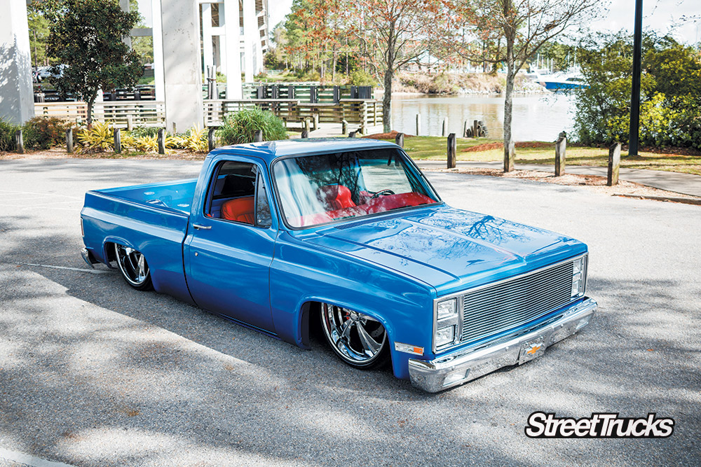 BAGGED'82 CHEVROLET C10 