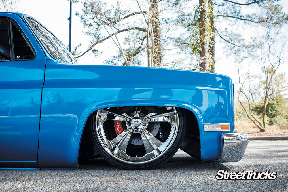 BAGGED'82 CHEVROLET C10 with US mag wheels