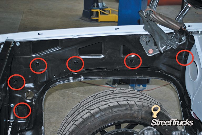 ’77 C10 Installing MarK’s BodySide Molding Street Trucks