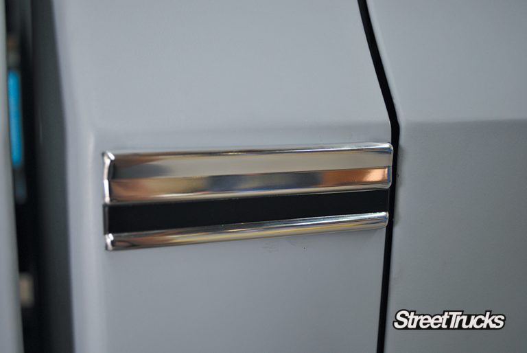 ’77 C10 Installing MarK’s BodySide Molding Street Trucks