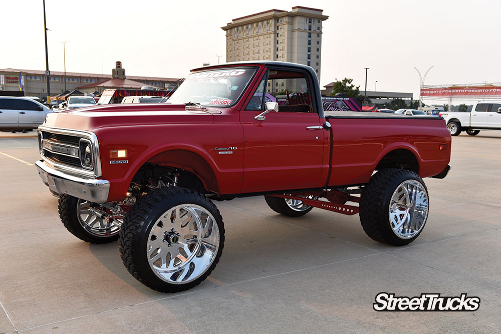 Red lifted C-10 at the Slamboree 2021 event