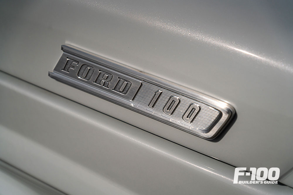 Ford F-100 emblem