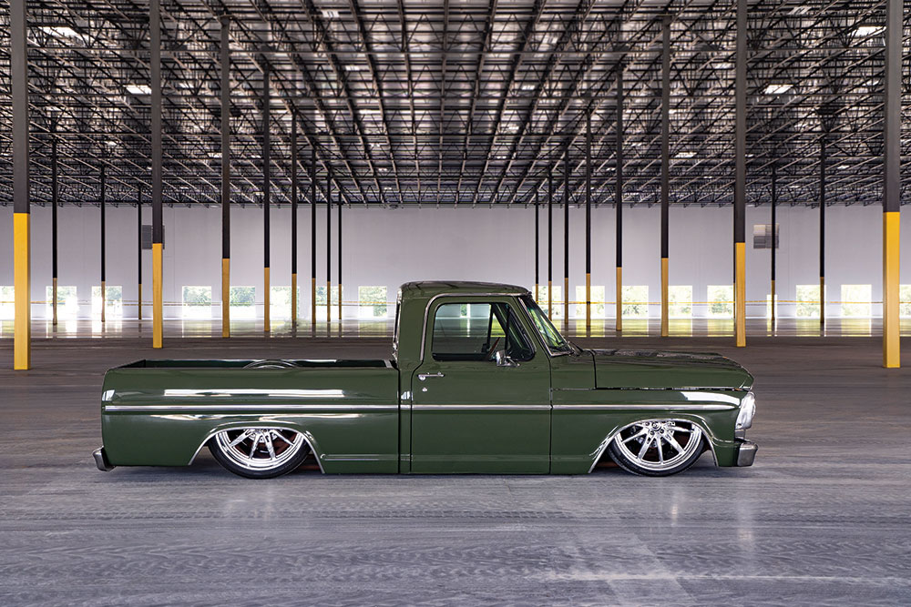 Ford F-100 with OE green color with PPG paint