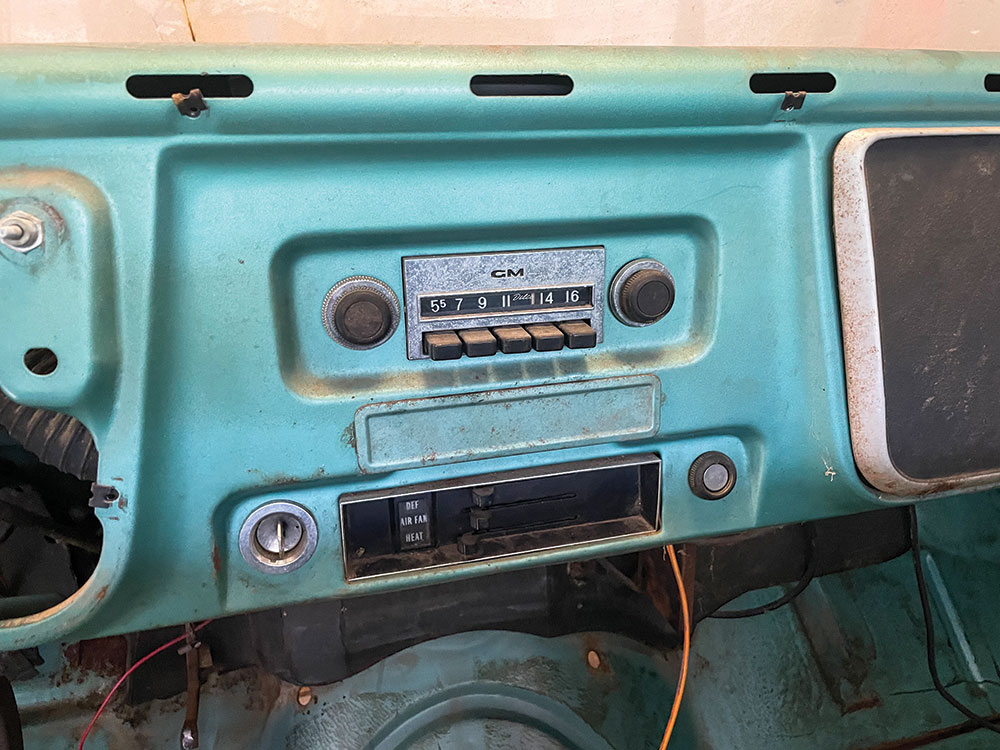  Uncut dash in a 1967 C10