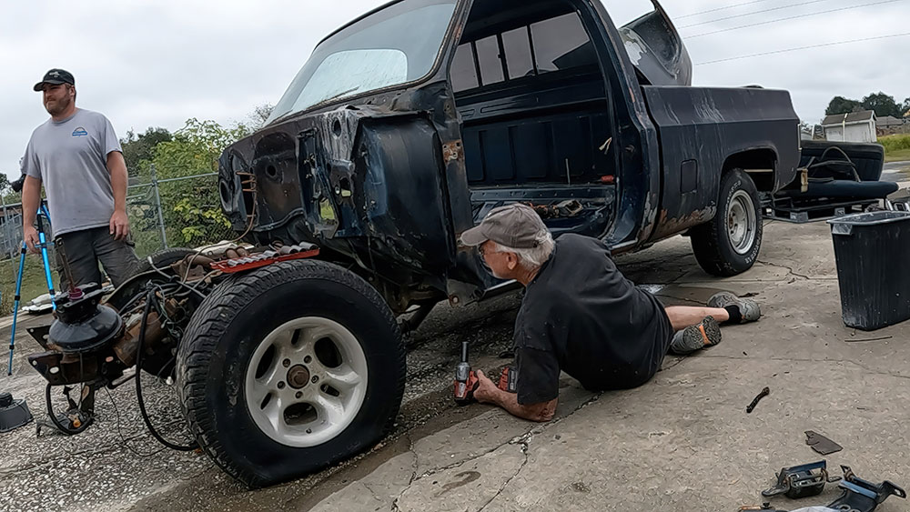 1985 Chevy C10 charity build for Mission 22! Sergeant Square - Street Trucks