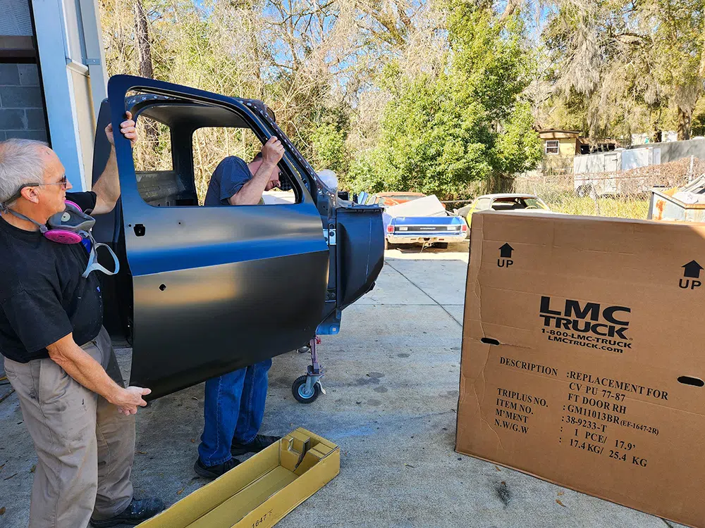 1985 Chevy C10 charity build for Mission 22! Sergeant Square - Street Trucks