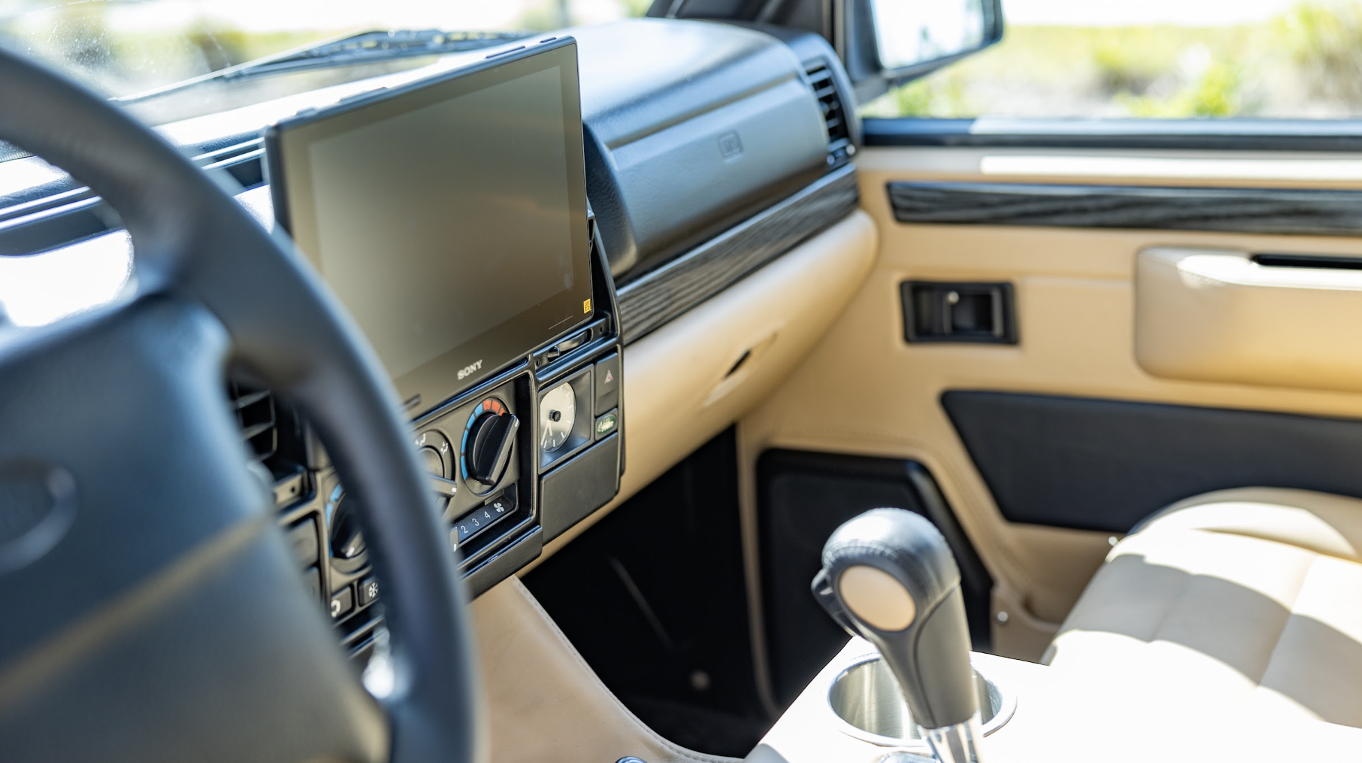 Conquer Your Daily Drive With E.C.D.’s Latest LT1 Range Rover Classic ...
