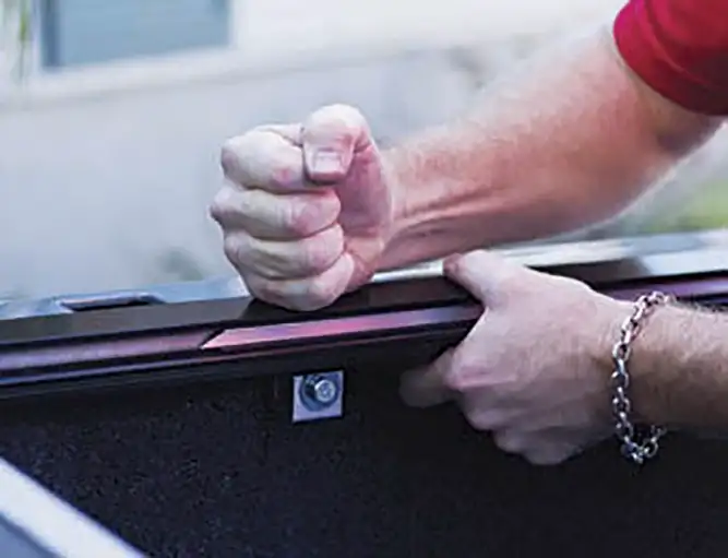 BAK Roll-X Tonneau Cover