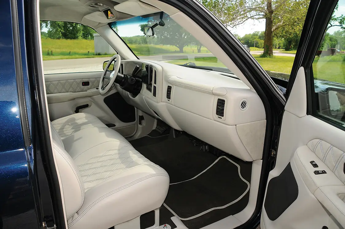 A Tahoe Hybrid-Swapped 2002 Chevy Silverado